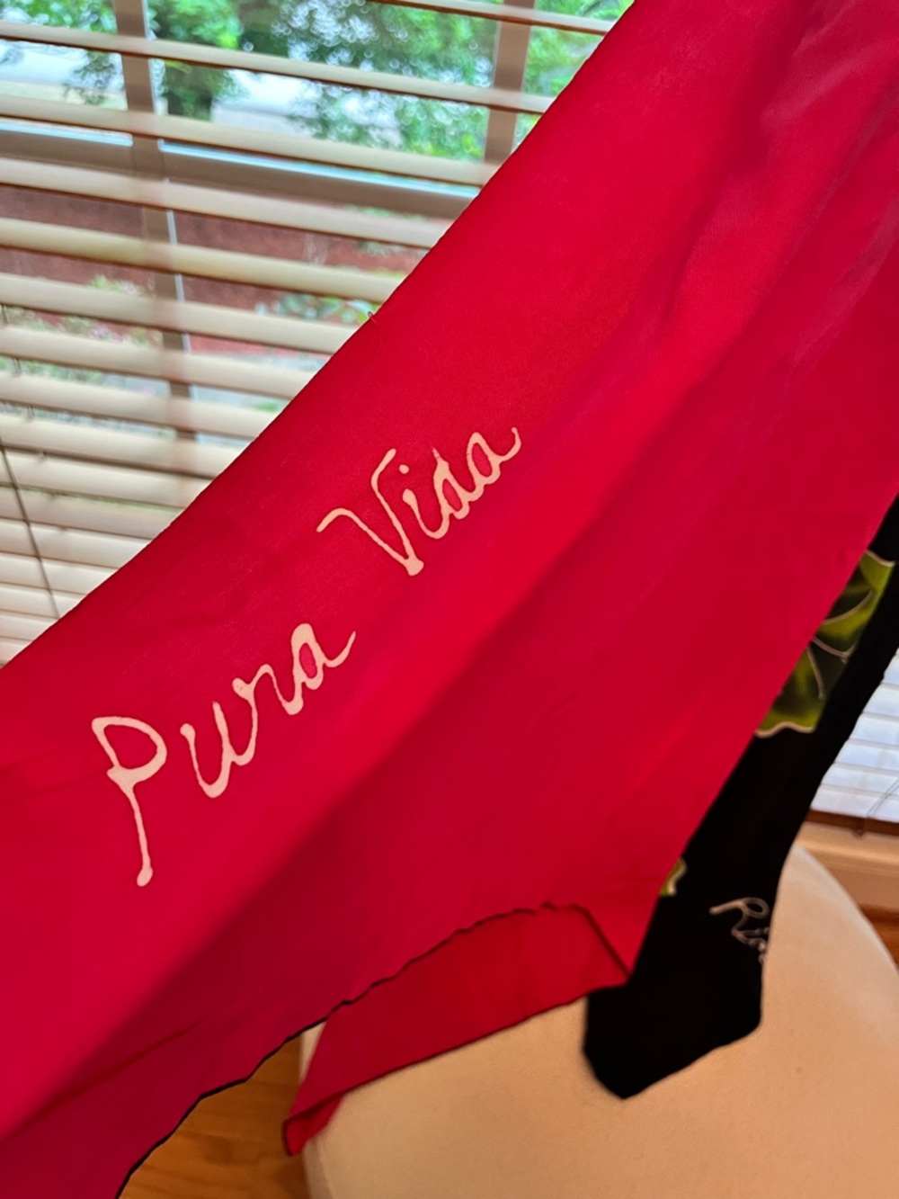 Floral Beach Sarong w/‘Costa Rica' & ‘Pura Vida’ Scripts in Black/Coral/Green - Picture 3 of 8